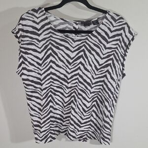 Tahari Linen Boxy Black and White Short Sleeve Tee